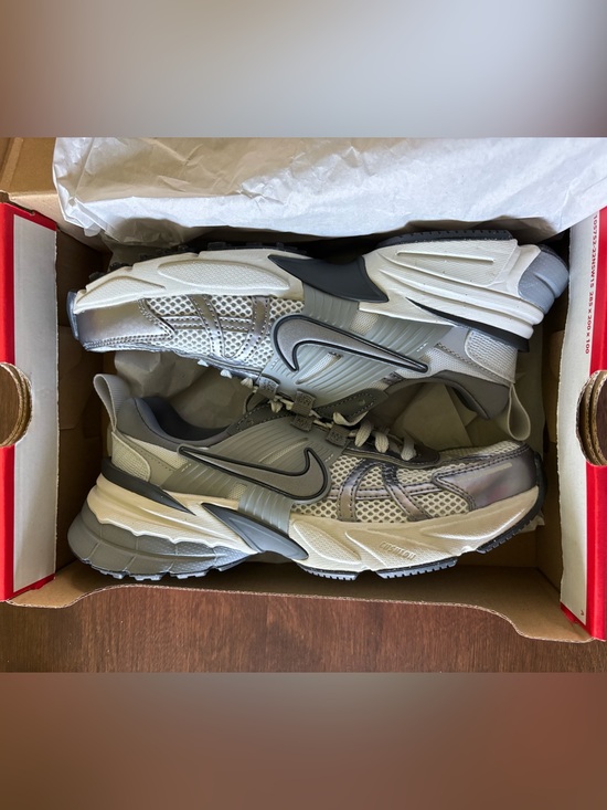 Nike Shoes - Women's Nike V2K Run Pure Platinum/Metallic Cool Grey Size 6